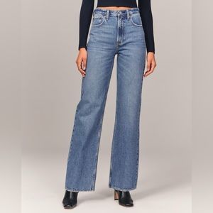 Abercrombie High Rise Loose Jean Size 26 short